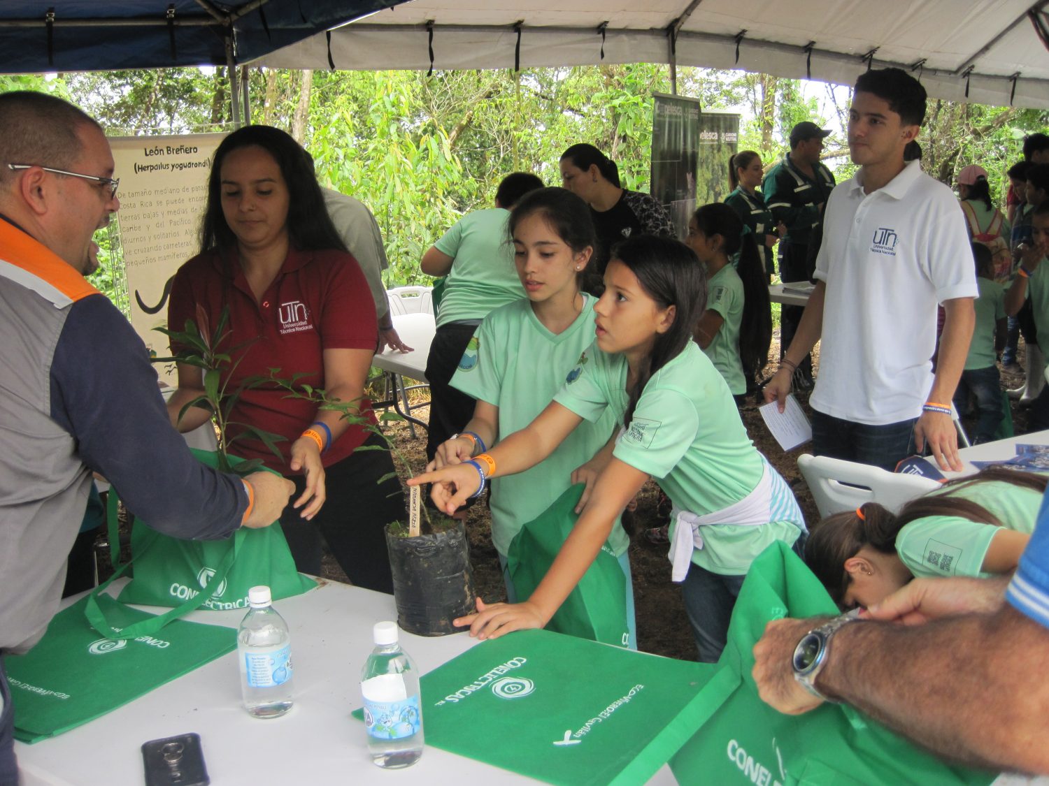 Durante la feria educativa en La Tigra